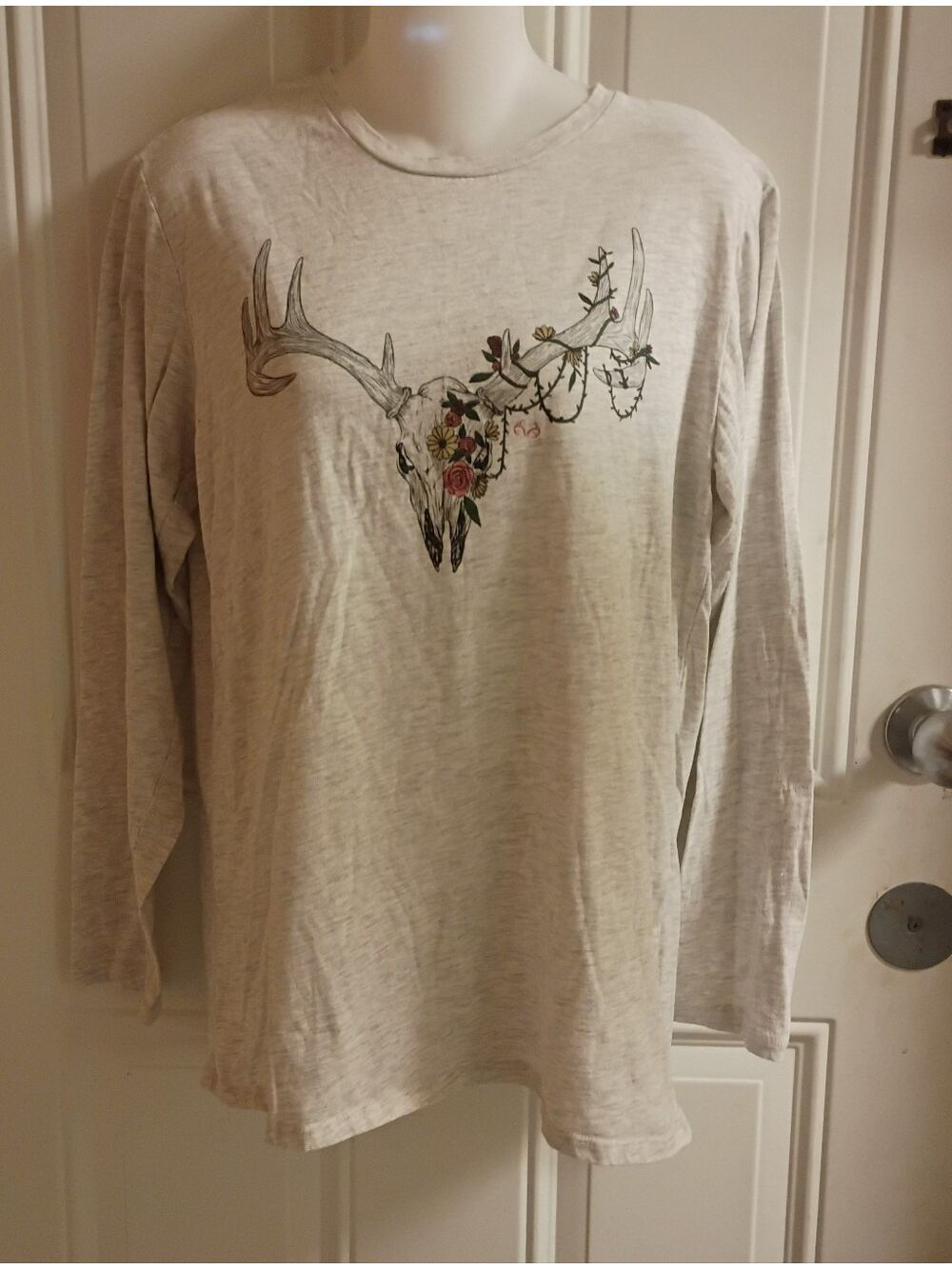 Realtree Light Grey Long-Sleeve Antler Floral Graphic Long Sleeve Tee